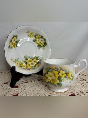 Royal Albert “Yellow Primrose” Teacup/Saucer set Vintage